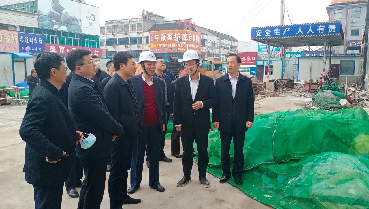 南通市家紡市場協(xié)同發(fā)展領(lǐng)導(dǎo)小組組長、副市長潘建華在園區(qū)視察