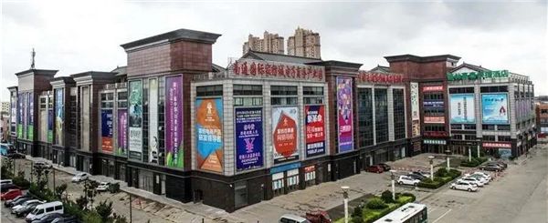 南通市政府相關(guān)部門在海門疊石橋市場區(qū)域進(jìn)行實地調(diào)研
